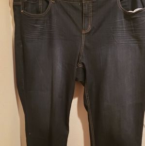 Torrid 28 denim ankle pant w/ ankle zip EUC